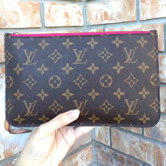 Louis Vuitton Handbags - Louis Vuitton Neverfull MM pouch